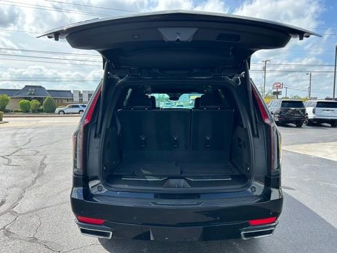 Used 2023 Cadillac Escalade Premium Luxury image 9