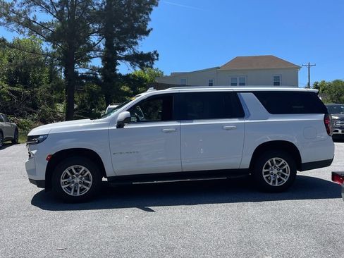 Used 2022 Chevrolet Suburban LT AWD/4WD image 4