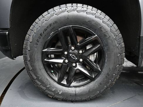 Used 2021 Chevrolet Silverado 1500 Custom Trail Boss w/ LPO, Dark Essentials Package AWD/4WD image 24