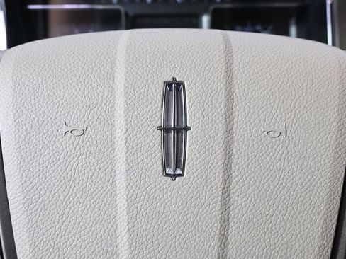Used 2014 Lincoln Navigator 4WD image 36