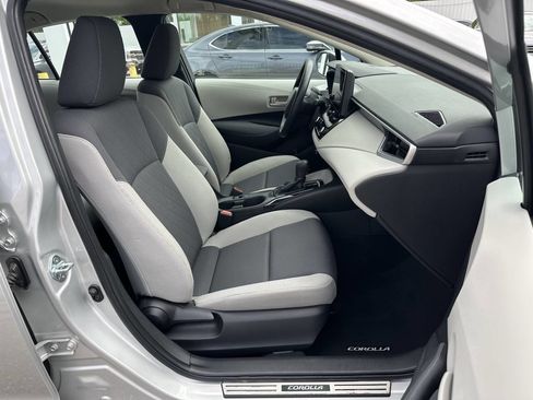 Used 2023 Toyota Corolla LE w/ Carpet Mat Package (TMS) FWD image 33