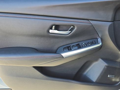 Used 2024 Nissan Sentra SR w/ SR Premium Package image 11