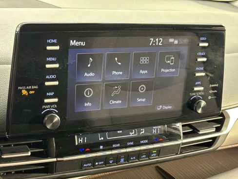 Used 2024 Toyota Sienna LE FWD image 30