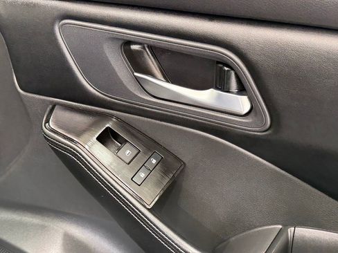 Used 2025 Nissan Rogue SV image 23