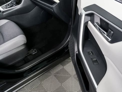 Used 2021 Toyota RAV4 XLE w/ Convenience Package image 22