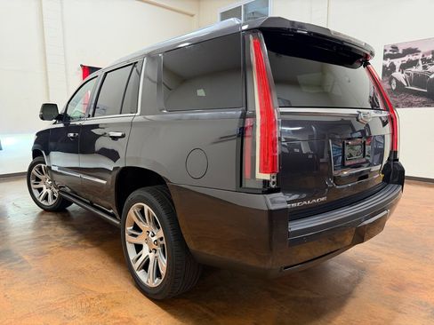 Used 2015 Cadillac Escalade Premium RWD image 2
