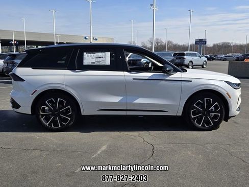 New 2026 Lincoln Nautilus Reserve image 2