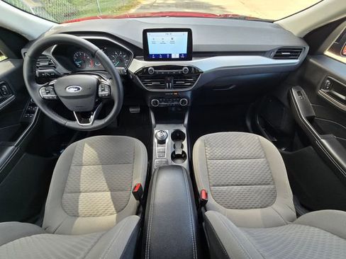Used 2022 Ford Escape SE w/ SE Sport Appearance Package image 35