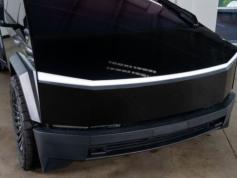 Used 2024 Tesla Cybertruck AWD Crew Cab image 5