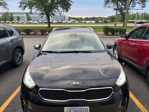 Used 2019 Kia Niro Touring FWD image 2