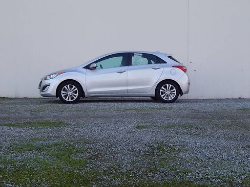 Used 2013 Hyundai Elantra GT image 2