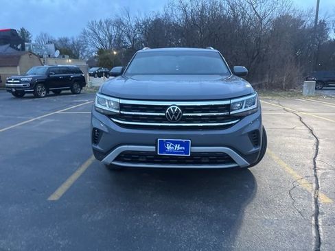 Used 2020 Volkswagen Atlas Cross Sport SE w/ Panoramic Sunroof Package image 2