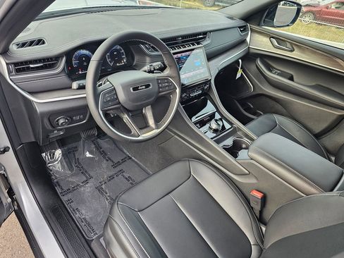 New 2025 Jeep Grand Cherokee L Limited w/ Black Appearance Package AWD/4WD image 2
