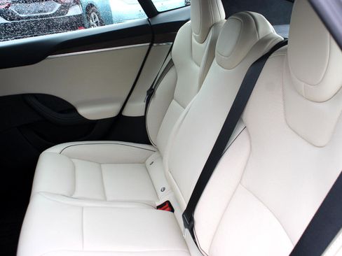 Used 2021 Tesla Model S Plaid image 13