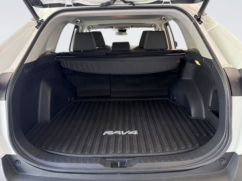Used 2021 Toyota RAV4 XLE w/ Convenience Package AWD/4WD image 19