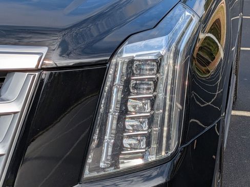 Used 2019 Cadillac Escalade Luxury image 6