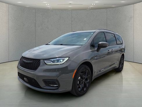 Used 2023 Chrysler Pacifica Touring-L w/ S Appearance Package AWD/4WD image 11