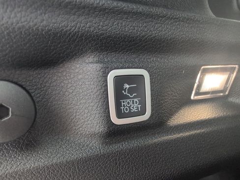 New 2025 Jeep Grand Cherokee L Laredo image 16