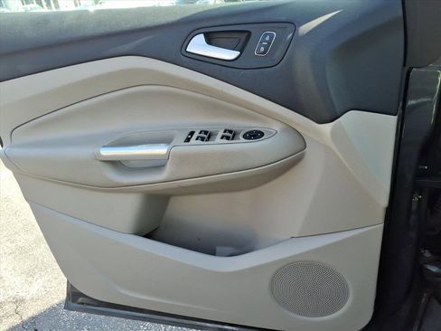 Used 2019 Ford Escape SE image 23