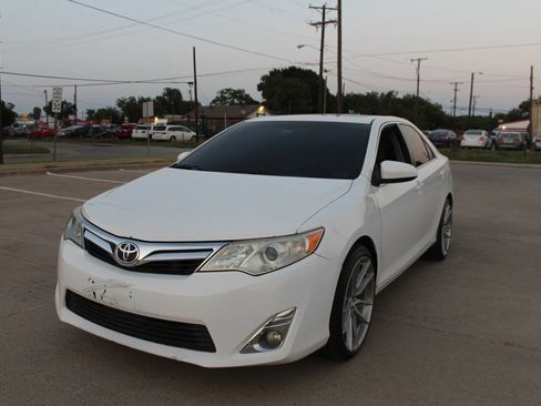 Used 2012 Toyota Camry XLE FWD image 10