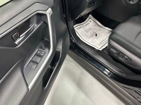Used 2025 Toyota RAV4 XLE image 9