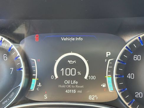 Used 2024 Chrysler Pacifica Touring-L FWD image 37