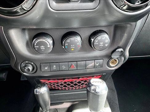 Used 2017 Jeep Wrangler Unlimited Rubicon image 23