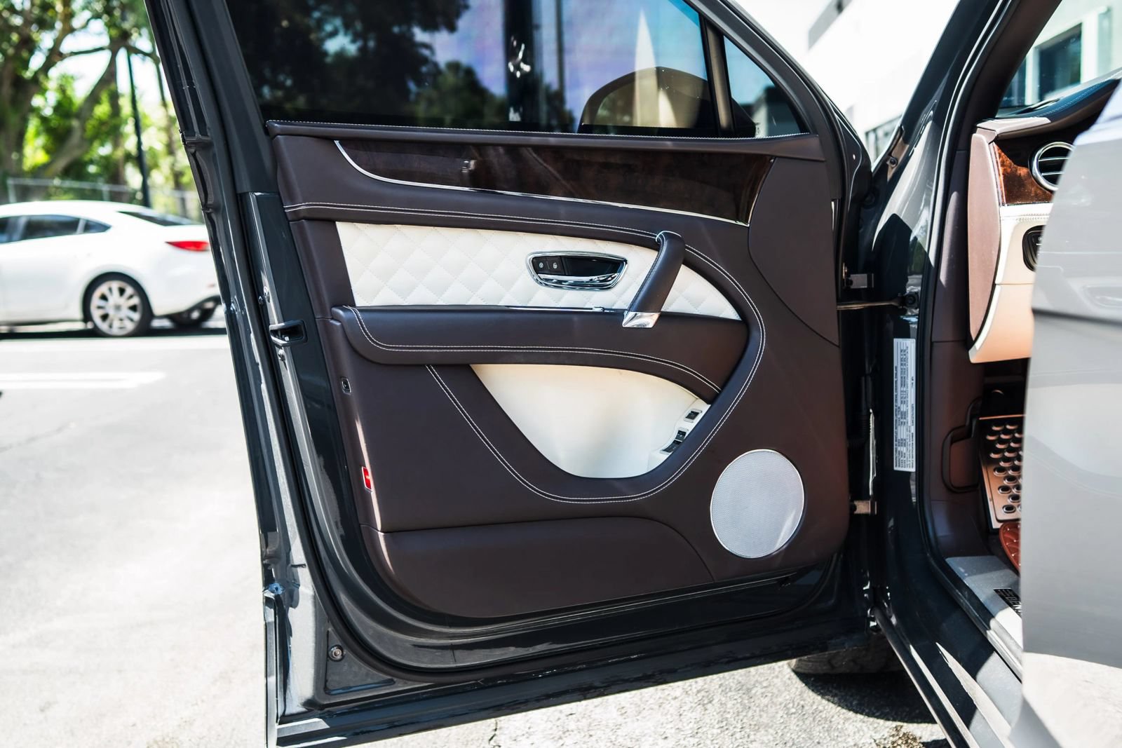 Used 2018 Bentley Bentayga AWD/4WD image 13