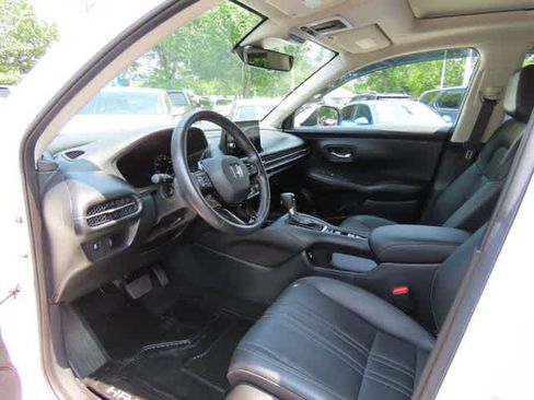 Used 2023 Honda HR-V EX-L image 2