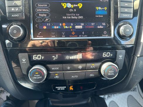 Used 2020 Nissan Rogue SV image 15