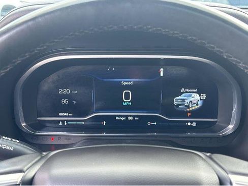 Used 2023 Chevrolet Tahoe Z71 w/ Luxury Package AWD/4WD image 3