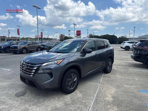 Used 2024 Nissan Rogue S FWD image 3