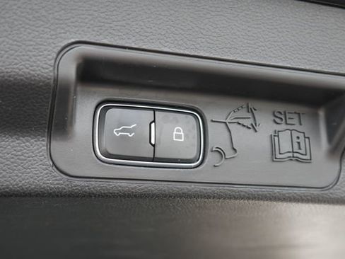 Used 2020 Ford Explorer XLT w/ Equipment Group 202A AWD/4WD image 10