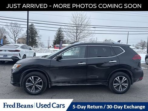 Certified 2019 Nissan Rogue SV w/ Premium Package image 4