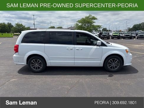 Used 2017 Dodge Grand Caravan SXT w/ Driver Convenience Group FWD image 5