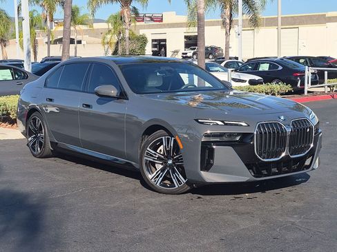 Used 2024 BMW i7 xDrive60 AWD/4WD image 2
