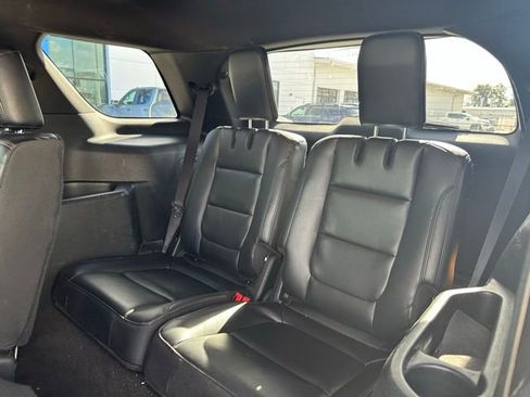 Used 2019 Ford Explorer XLT w/ Equipment Group 202A image 12