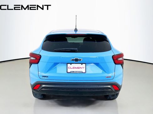 Used 2024 Chevrolet Trax RS FWD image 8