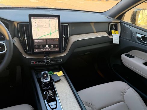 New 2027 Volvo XC60 B5 Plus AWD/4WD image 10