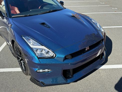 Used 2024 Nissan GT-R Premium w/ Premium Interior Package image 21