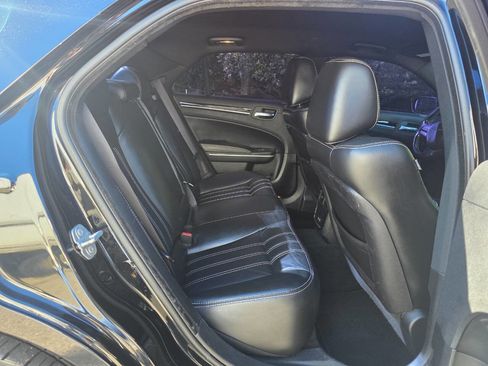 Used 2019 Chrysler 300 S image 31