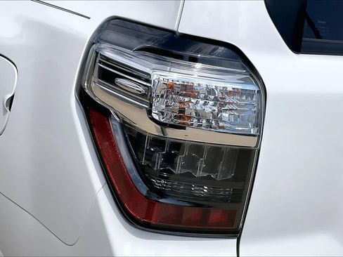 Used 2022 Toyota 4Runner SR5 Premium w/ Moonroof Package AWD/4WD image 29
