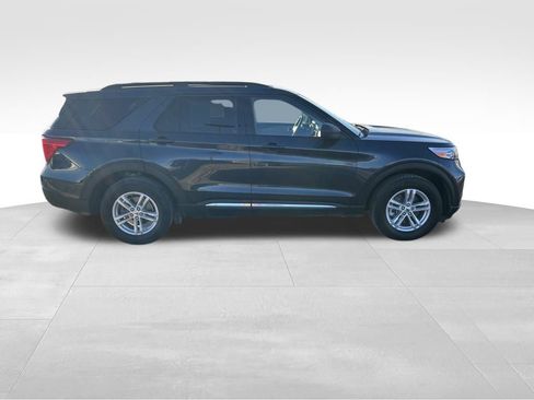 Used 2023 Ford Explorer XLT w/ Equipment Group 202A image 8