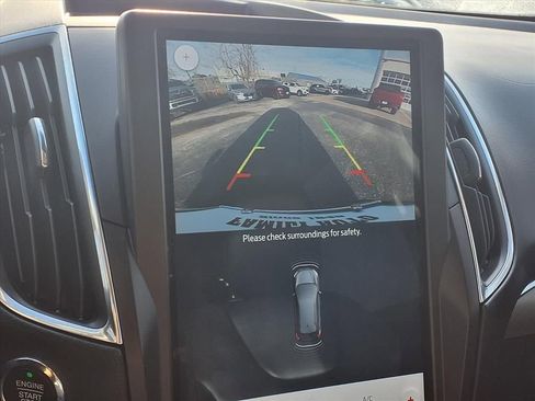 Used 2021 Ford Edge Titanium image 4