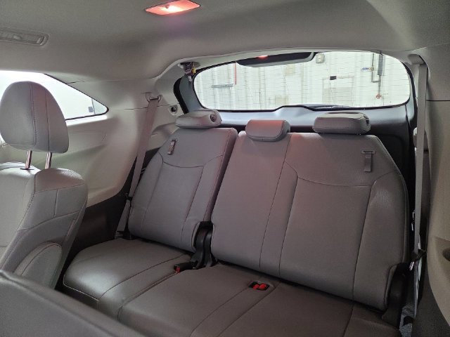 Used 2024 Toyota Sienna XLE FWD image 16