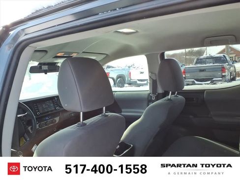 Used 2022 Toyota Tacoma SR image 11