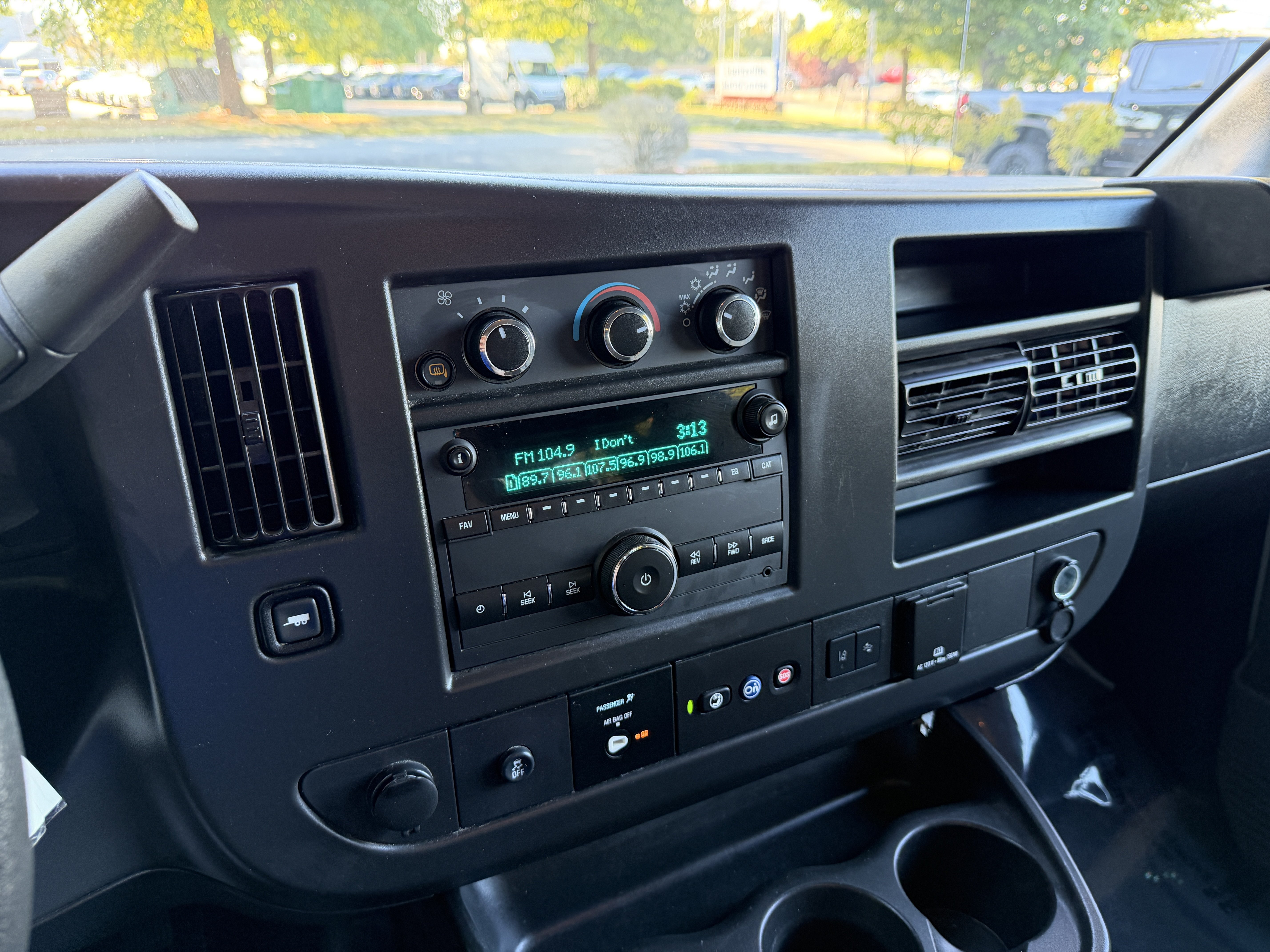 Used 2025 GMC Savana 3500 LT w/ LT Preferred Equipment Group RWD image 17