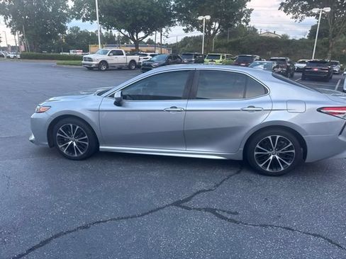 Used 2020 Toyota Camry SE FWD image 8