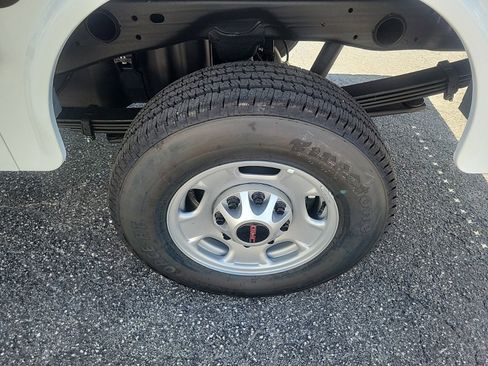 New 2025 GMC Sierra 2500 Pro w/ Convenience Package image 8