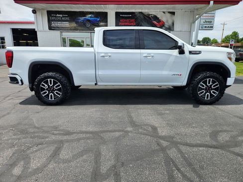 Used 2022 GMC Sierra 1500 AT4 w/ AT4 Preferred Package AWD/4WD image 2